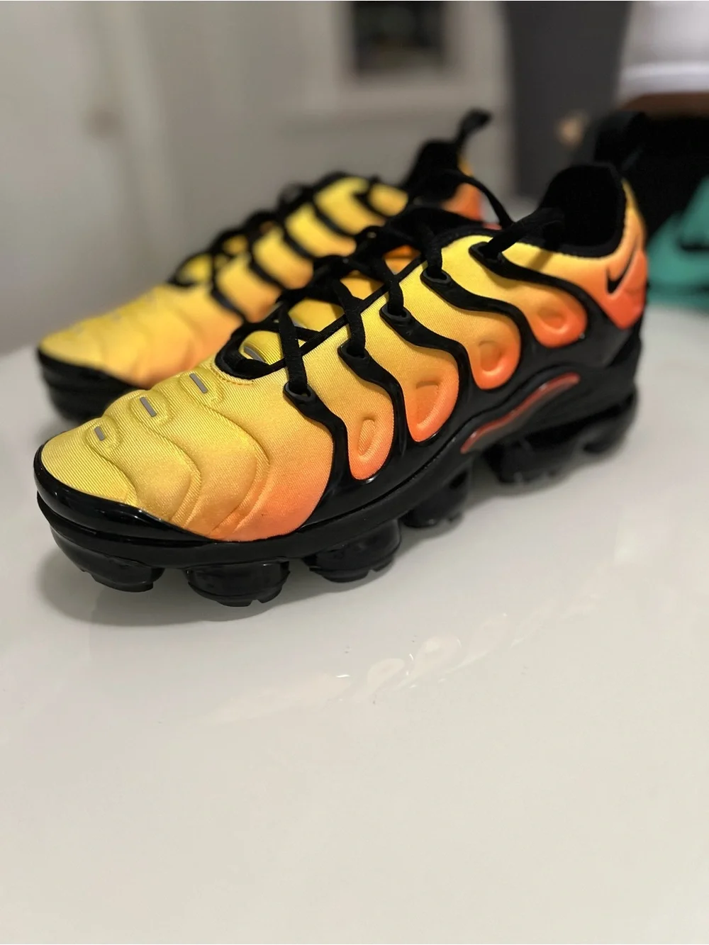 NIKE VAPOR MAX PLUS SZ 8.5